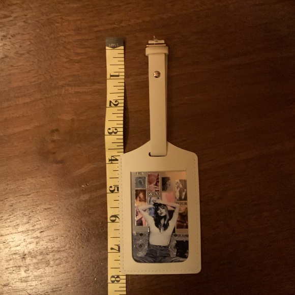 NEW. Taylor Swift tag - Picture 4 of 6